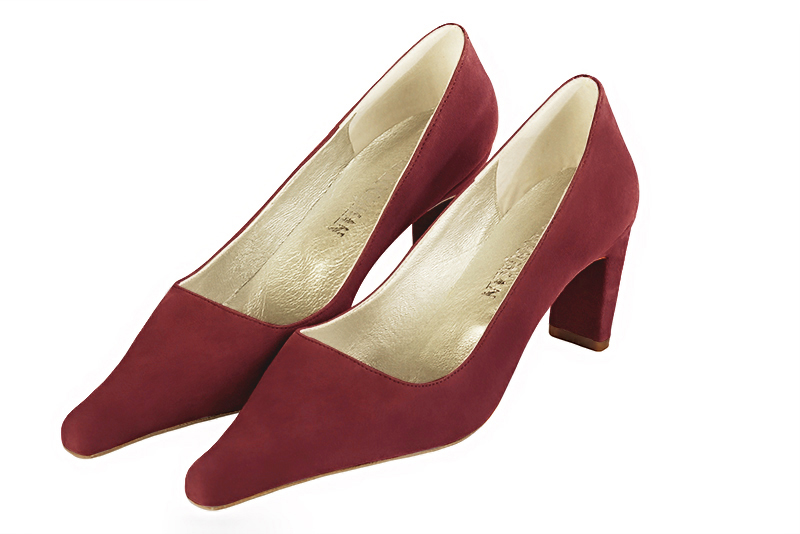 Burgundy red women's dress pumps,with a square neckline. Pointed toe. Medium comma heels. Front view - Florence KOOIJMAN